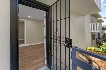 6180 Oakdale Avenue, Oakland, CA 94605 - Photo 9