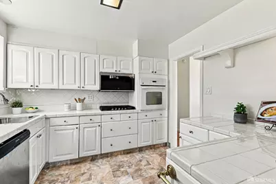 725 Clarinada Avenue, Daly City, CA 94015 - Photo 11