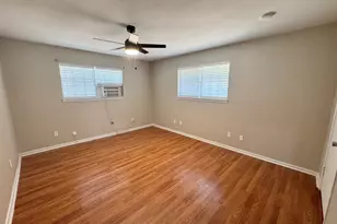 820 S Blanco St, Lockhart, TX 78644 - Photo 13