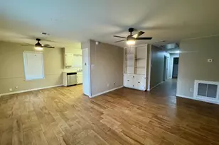 820 S Blanco St, Lockhart, TX 78644 - Photo 5