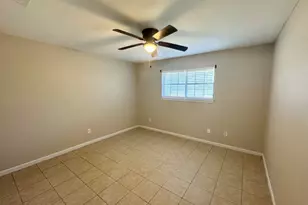 820 S Blanco St, Lockhart, TX 78644 - Photo 17