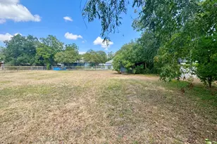 820 S Blanco St, Lockhart, TX 78644 - Photo 25