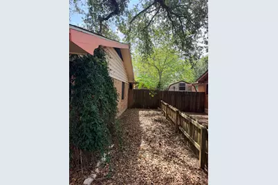 220 Parkview Drive, Luling, TX 78648 - Photo 5