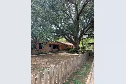 220 Parkview Drive, Luling, TX 78648 - Photo 3