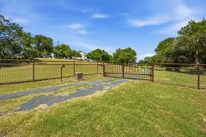 720 Spring Creek Road, Florence, TX 76527 - Photo 37