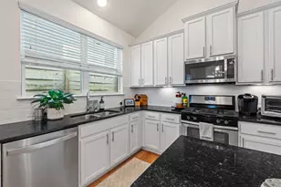 2100 Hermia St, Austin, TX 78741 - Photo 9