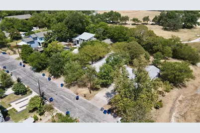 400 Swanee Drive, Austin, TX 78752 - Photo 1
