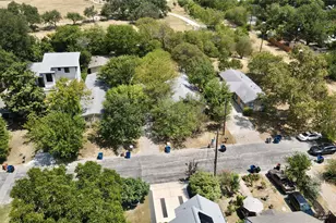 400 Swanee Dr, Austin, TX 78752 - Photo 3