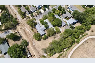 400 Swanee Drive, Austin, TX 78752 - Photo 9