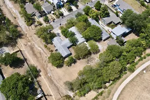400 Swanee Dr, Austin, TX 78752 - Photo 9