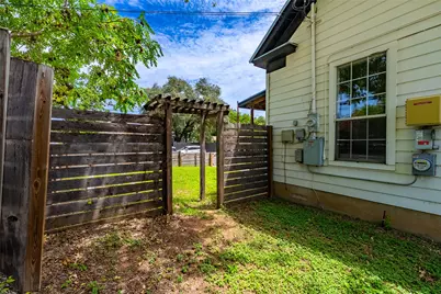 1801 13th Street E, Austin, TX 78702 - Photo 17