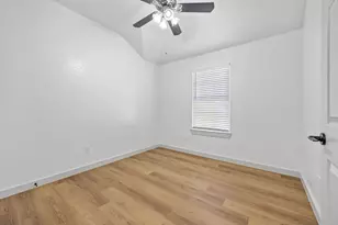 2303 Thomas St, Taylor, TX 76574 - Photo 13