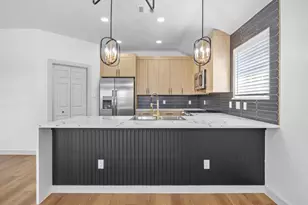 2303 Thomas St, Taylor, TX 76574 - Photo 5