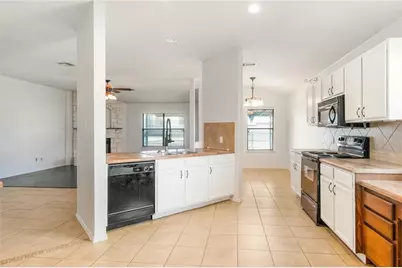 913 Cindy, Leander, TX 78641 - Photo 5