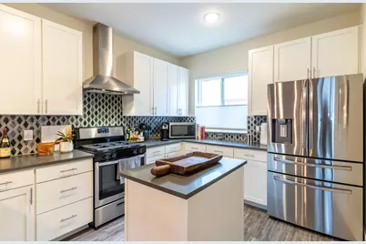 2827 Manor Road #2202, Austin, TX 78722 - Photo 5