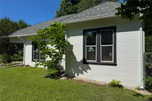 302 E Brenham St, Elgin, TX 78621 - Photo 29