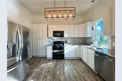 302 E Brenham Street, Elgin, TX 78621 - Photo 11