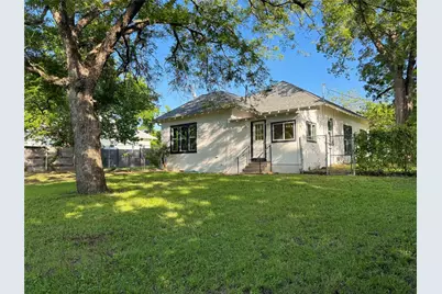 302 E Brenham Street, Elgin, TX 78621 - Photo 27