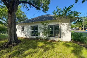 302 E Brenham St, Elgin, TX 78621 - Photo 31