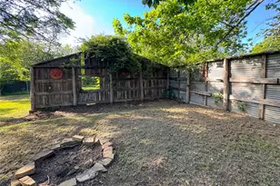 302 E Brenham St, Elgin, TX 78621 - Photo 29