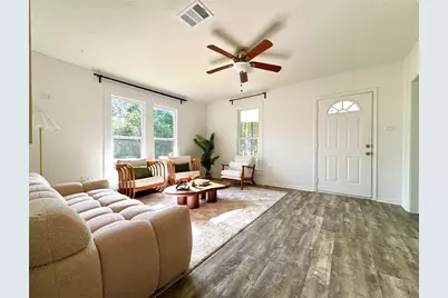 302 E Brenham Street, Elgin, TX 78621 - Photo 7
