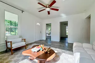 302 E Brenham St, Elgin, TX 78621 - Photo 7