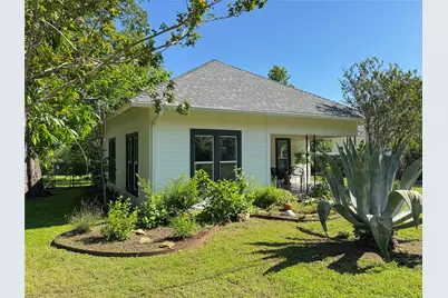 302 E Brenham Street, Elgin, TX 78621 - Photo 27