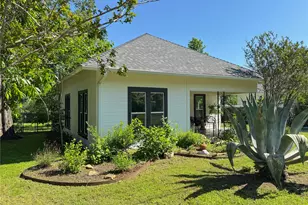 302 E Brenham St, Elgin, TX 78621 - Photo 27