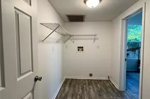 302 E Brenham St, Elgin, TX 78621 - Photo 21