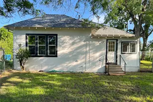 302 E Brenham St, Elgin, TX 78621 - Photo 31