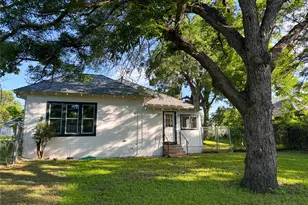 302 E Brenham St, Elgin, TX 78621 - Photo 35