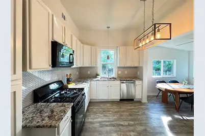 302 E Brenham Street, Elgin, TX 78621 - Photo 9