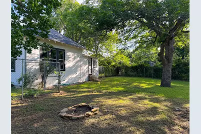 302 E Brenham Street, Elgin, TX 78621 - Photo 35