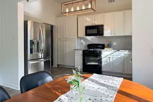302 E Brenham St, Elgin, TX 78621 - Photo 13