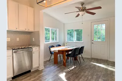 302 E Brenham Street, Elgin, TX 78621 - Photo 9