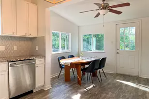 302 E Brenham St, Elgin, TX 78621 - Photo 9