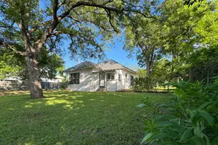 302 E Brenham St, Elgin, TX 78621 - Photo 3
