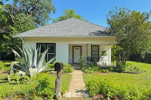 302 E Brenham St, Elgin, TX 78621 - Photo 31