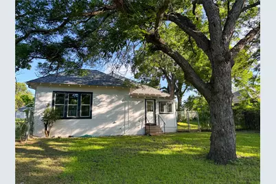 302 E Brenham Street, Elgin, TX 78621 - Photo 33