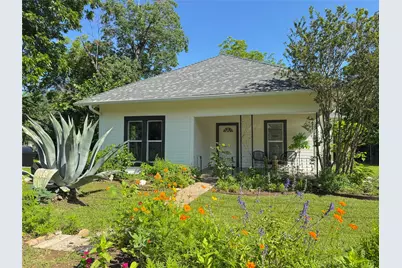 302 E Brenham Street, Elgin, TX 78621 - Photo 3