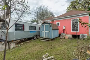 1903 E 10th St, Austin, TX 78702 - Photo 13