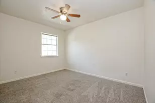 101 S Mockingbird Cir, Cedar Creek, TX 78612 - Photo 11
