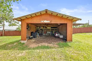 734 Island Dr, Bluffton, TX 78607 - Photo 31