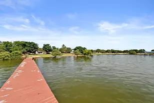 734 Island Dr, Bluffton, TX 78607 - Photo 7