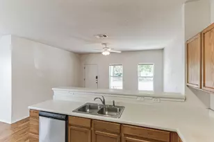 1107 E 3rd St, Georgetown, TX 78626 - Photo 9