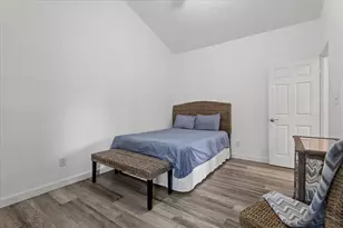 506 W San Antonio St, San Marcos, TX 78666 - Photo 11