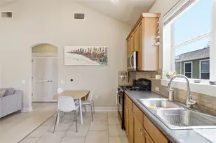 1601 Miriam Ave, Austin, TX 78702 - Photo 11