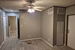 222 Shadow Oaks Dr, Elgin, TX 78621 - Photo 5