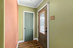 924 W Live Oak St, Lockhart, TX 78644 - Photo 5