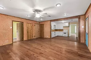 924 W Live Oak St, Lockhart, TX 78644 - Photo 19